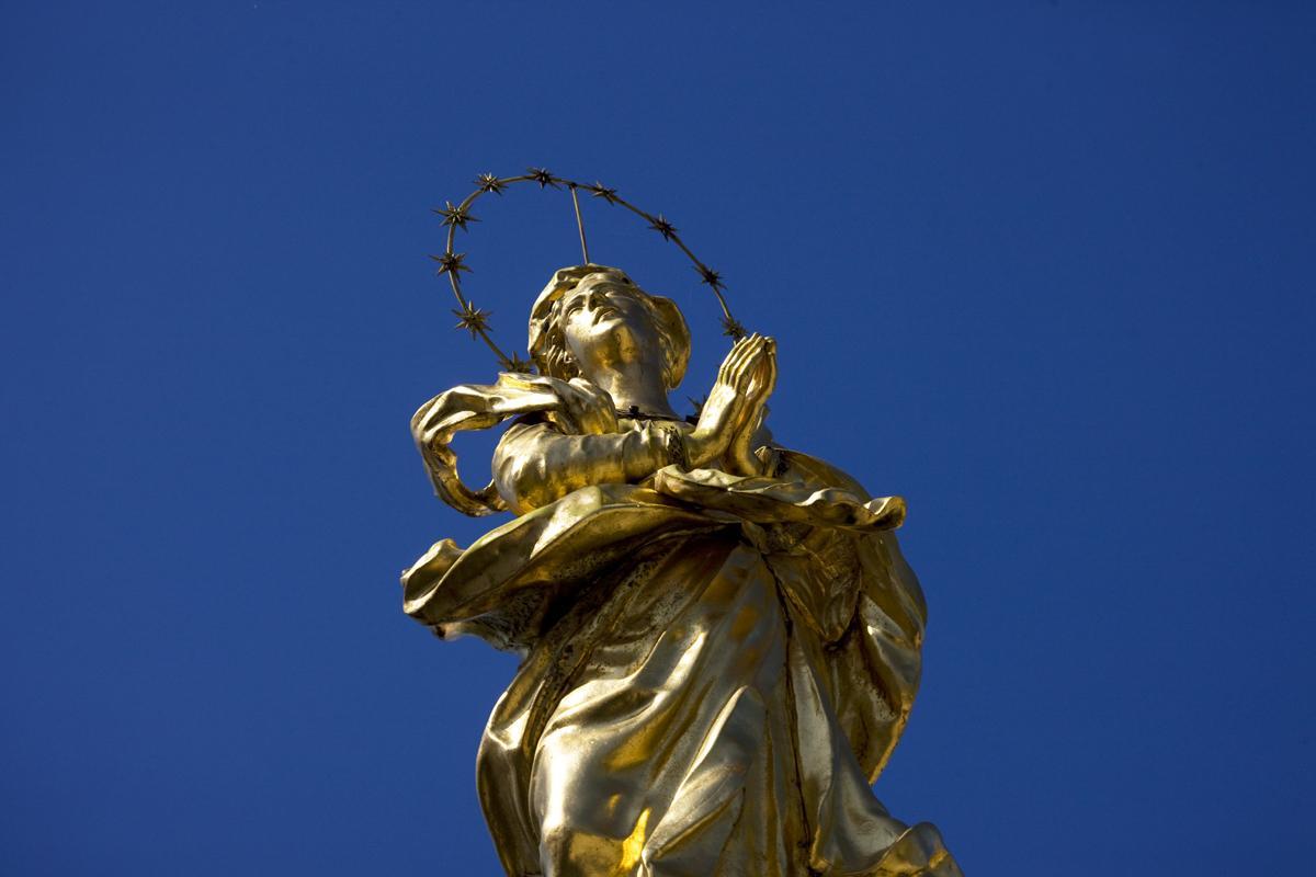 Goldene Figur am Kloster Ochsenhausen