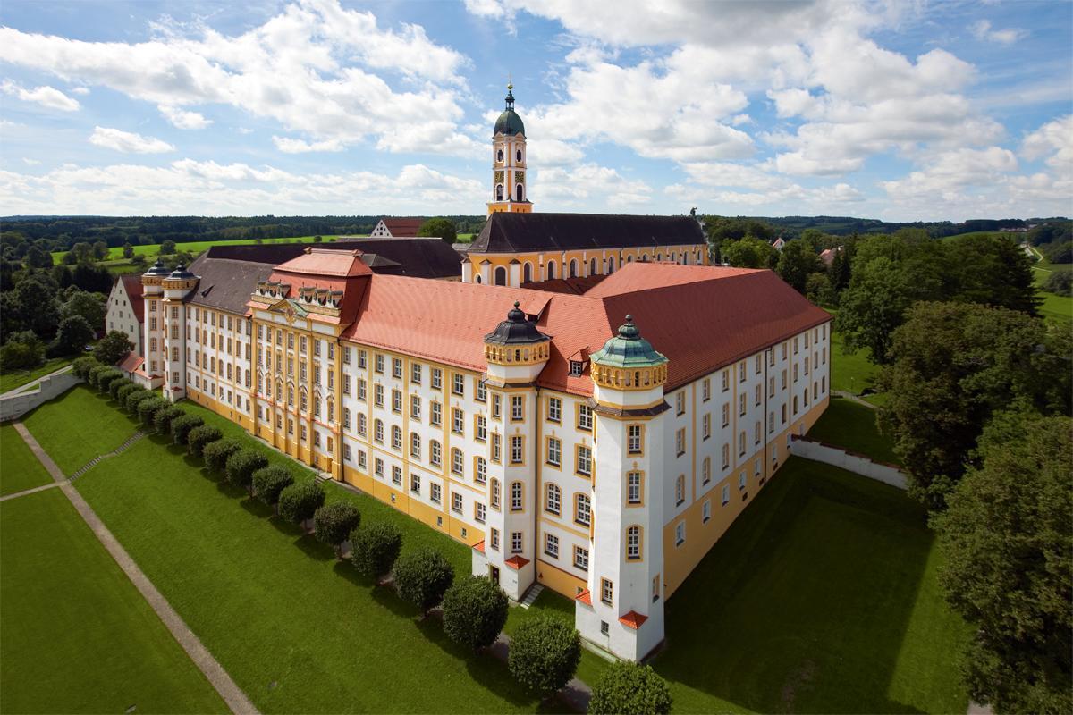 Luftansicht von Kloster Ochsenhausen