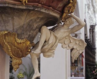 Engel an der Kanzel in der Klosterkirche von Kloster Ochsenhausen