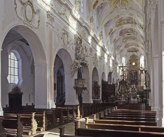 Mittelschiff der Klosterkirche St. Georg mit Blick nach Osten