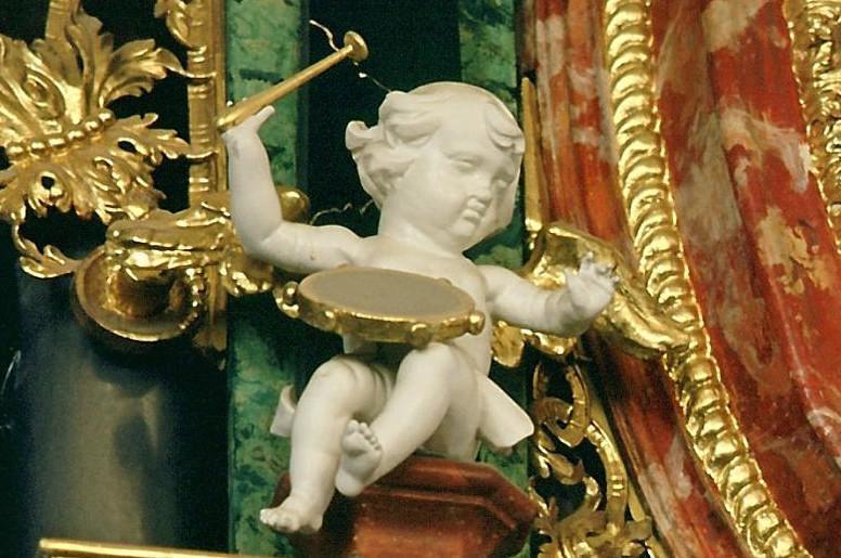 Musizierender Putto an der Gabler-Orgel in der Klosterkirche von Kloster Ochsenhausen