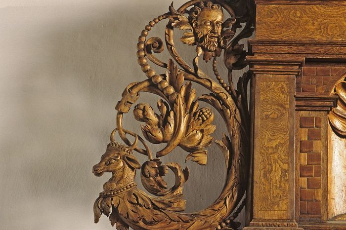 Detail des Renaissance-Portals im Audienzsaal der Prälatur im Kloster Ochsenhausen