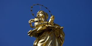 Goldene Figur am Kloster Ochsenhausen