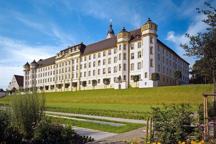 Außenansicht von Kloster Ochsenhausen