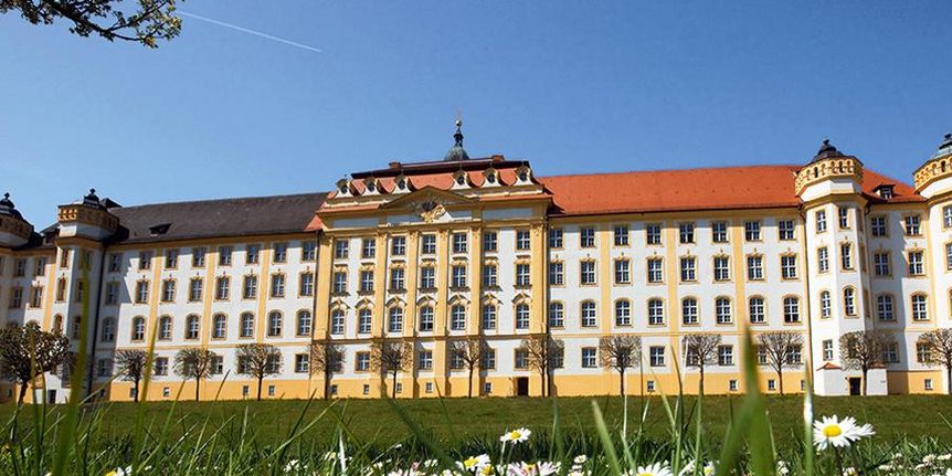 Außenansicht von Kloster Ochsenhausen