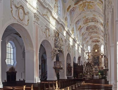 Die Klosterkirche St. Georg von innen