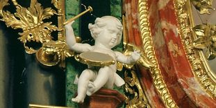 Musizierender Putto an der Gabler-Orgel in der Klosterkirche von Kloster Ochsenhausen