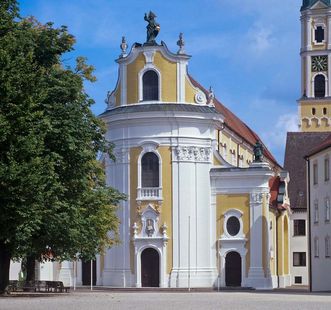 Die Klosterkirche St. Georg von außen